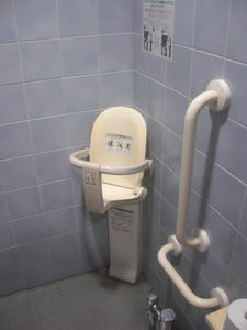 志免町役場　1階トイレ
